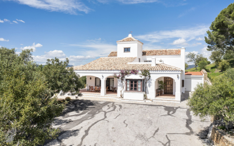 Parking area directly next to the house